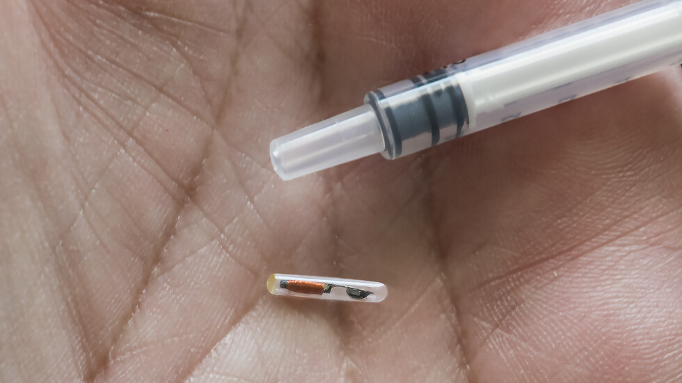 Създадоха миниатюрен чип, който може да се инжектира в тялото със спринцовка