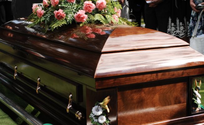 Световноизвестен медиум призна: Починалите виждат погребението си!