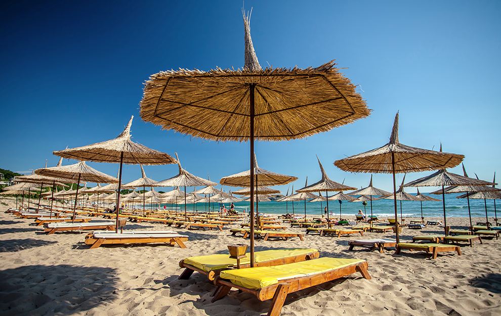 13 родни плажа с безплатни чадъри и шезлонги! Вижте кои са: