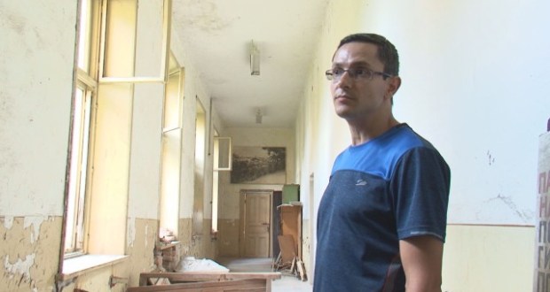 ЗА ПРИМЕР! 34-годишен българин възстановява старото училище