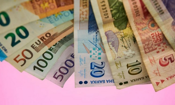 Доц. Сарийски от БАН: Замяната на еврото с лева е унищожаване на националната ни валута!