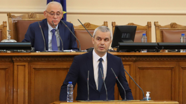 Костадинов даде срок на правителството да махне сертификата до първата работна седмица на януари