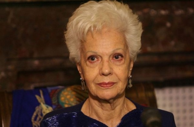 Тайните за подмладяване на 87-годишната Райна Кабаиванска