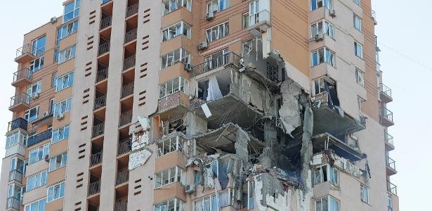 Жител от поразения блок: Улучи точно всекидневната, cъпругата и детето ми са със счупени крака