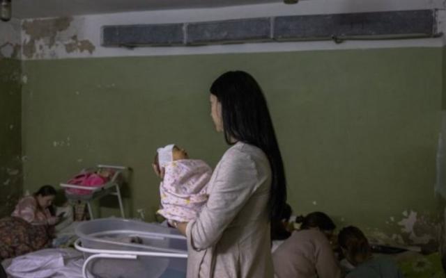 Родилка от Мариупол: Нямаше въздушен удар, украинците изгониха жените
